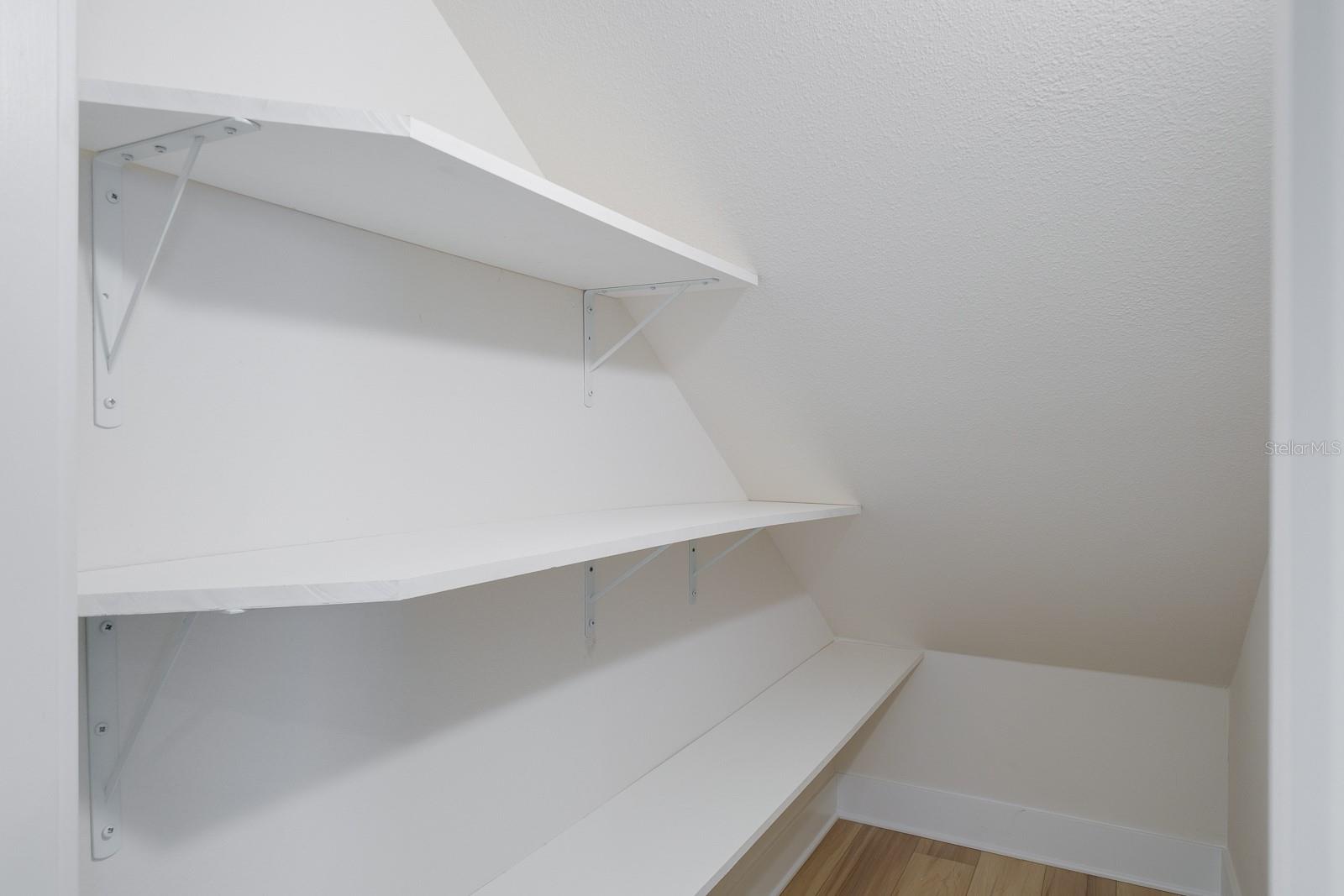 Image 20 of 51 For 410 Finn Way