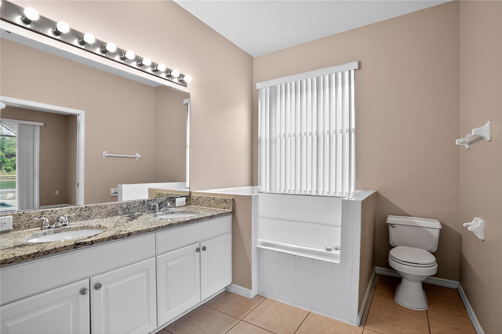 Image 18 of 31 For 2916 Sunset Lakes Boulevard