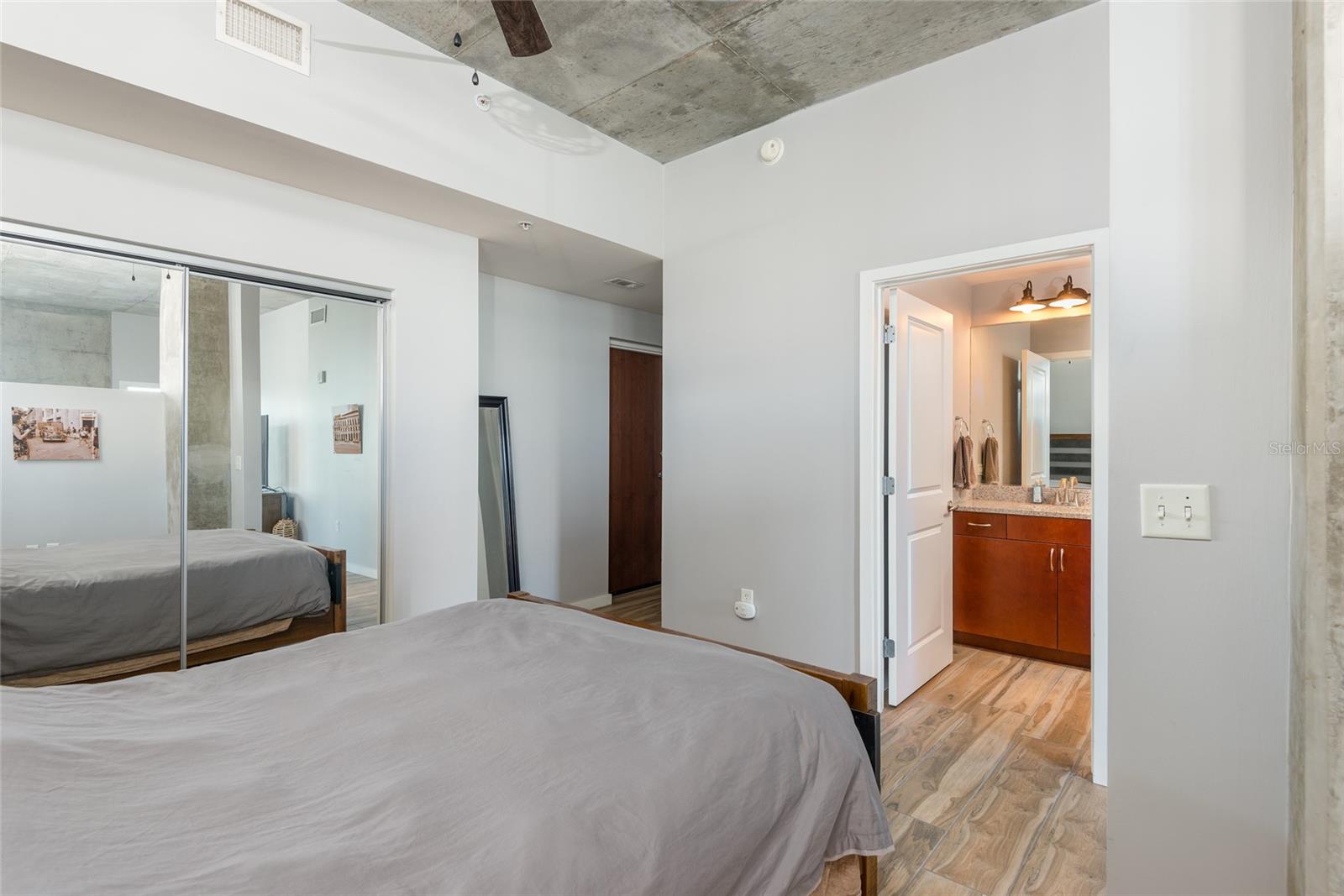 Image 22 of 45 For 777 Ashley Drive 401