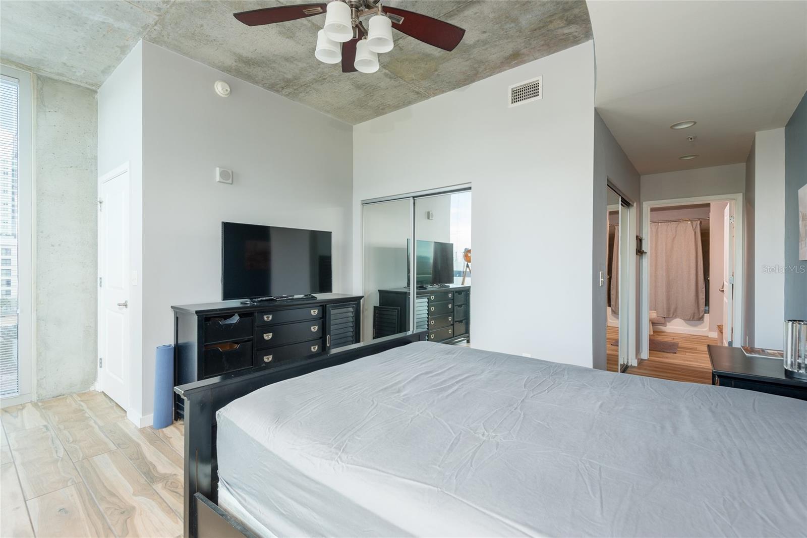 Image 7 of 45 For 777 Ashley Drive 401