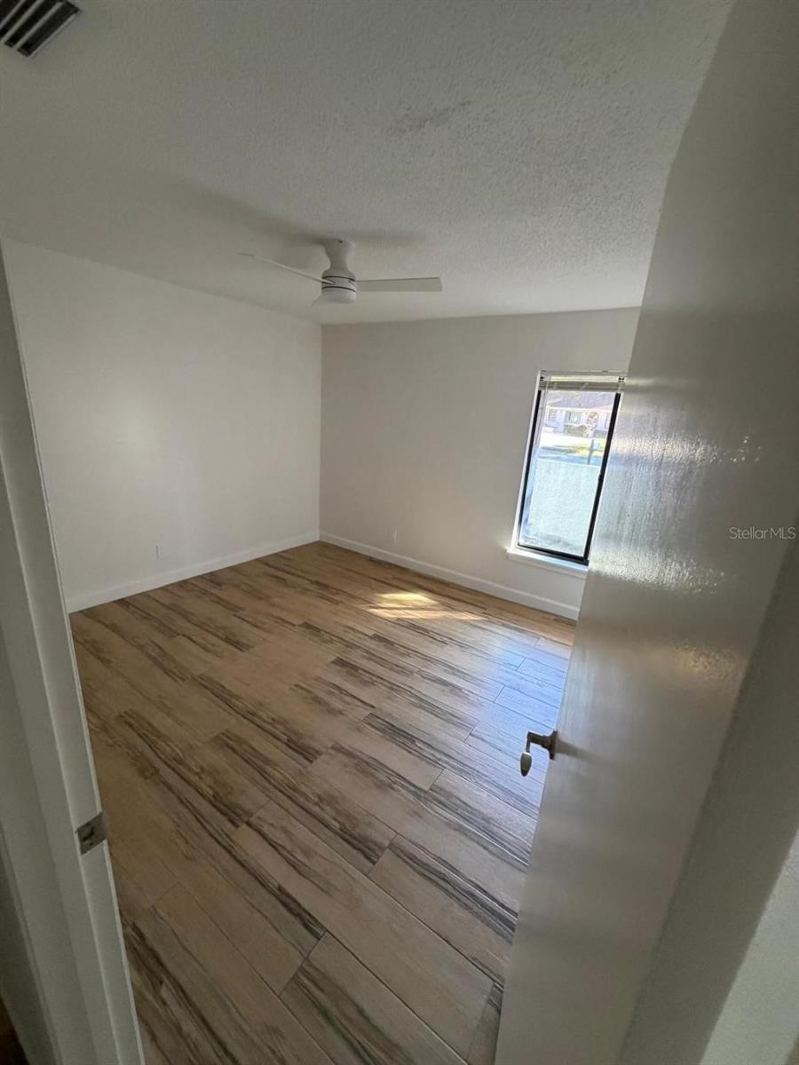 Image 11 of 16 For 933 Woodland Drive