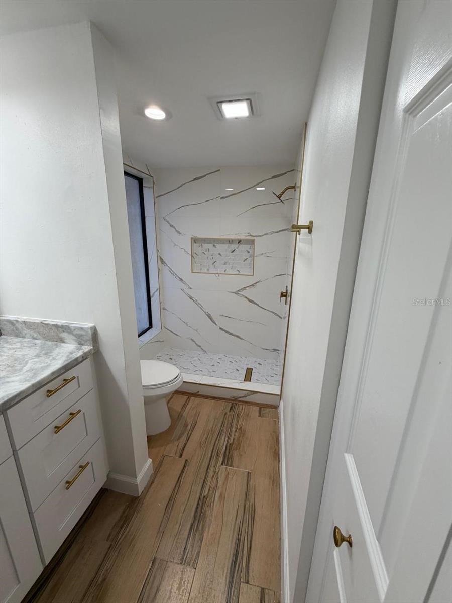 Image 15 of 16 For 933 Woodland Drive