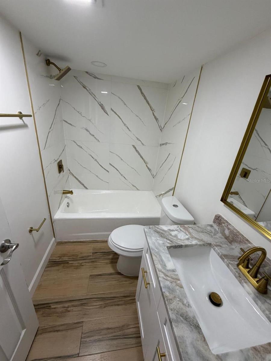 Image 8 of 16 For 933 Woodland Drive