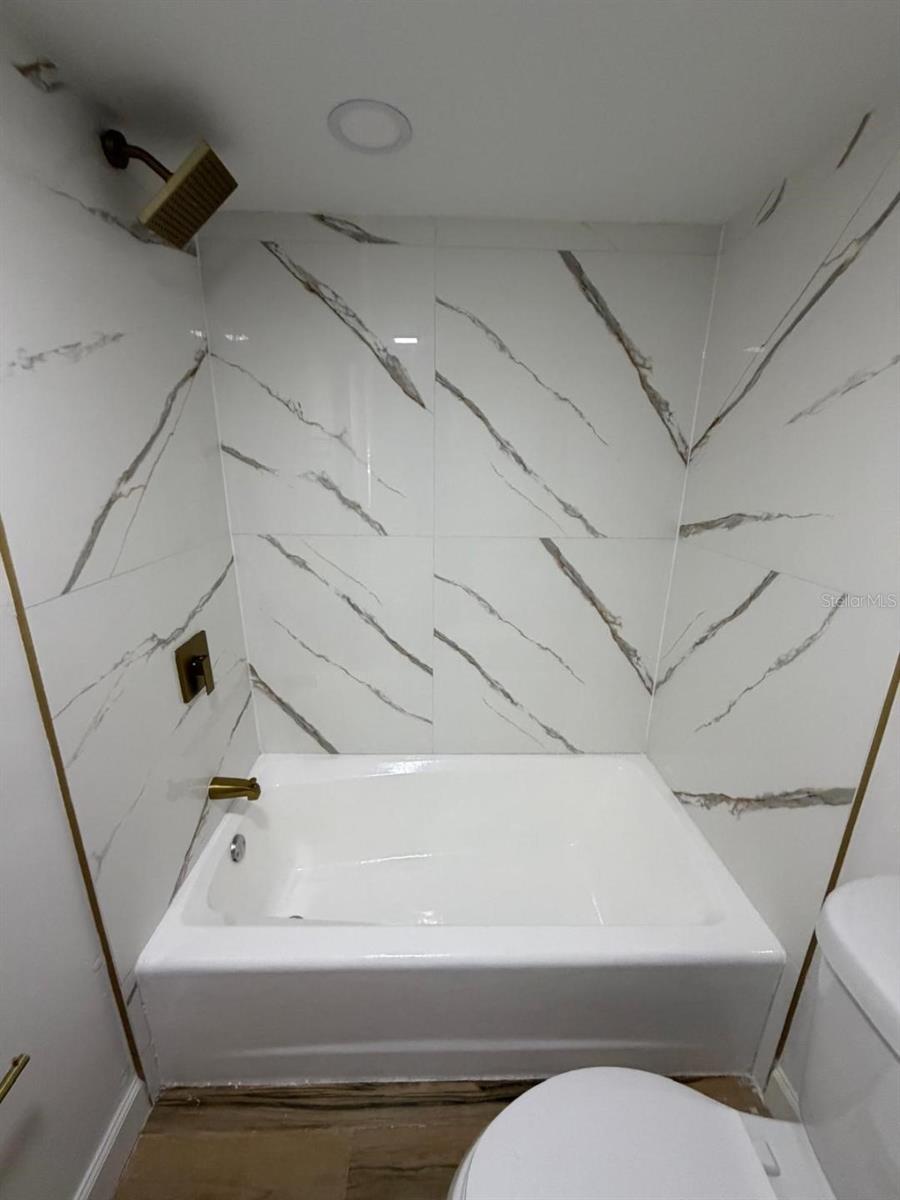 Image 9 of 16 For 933 Woodland Drive