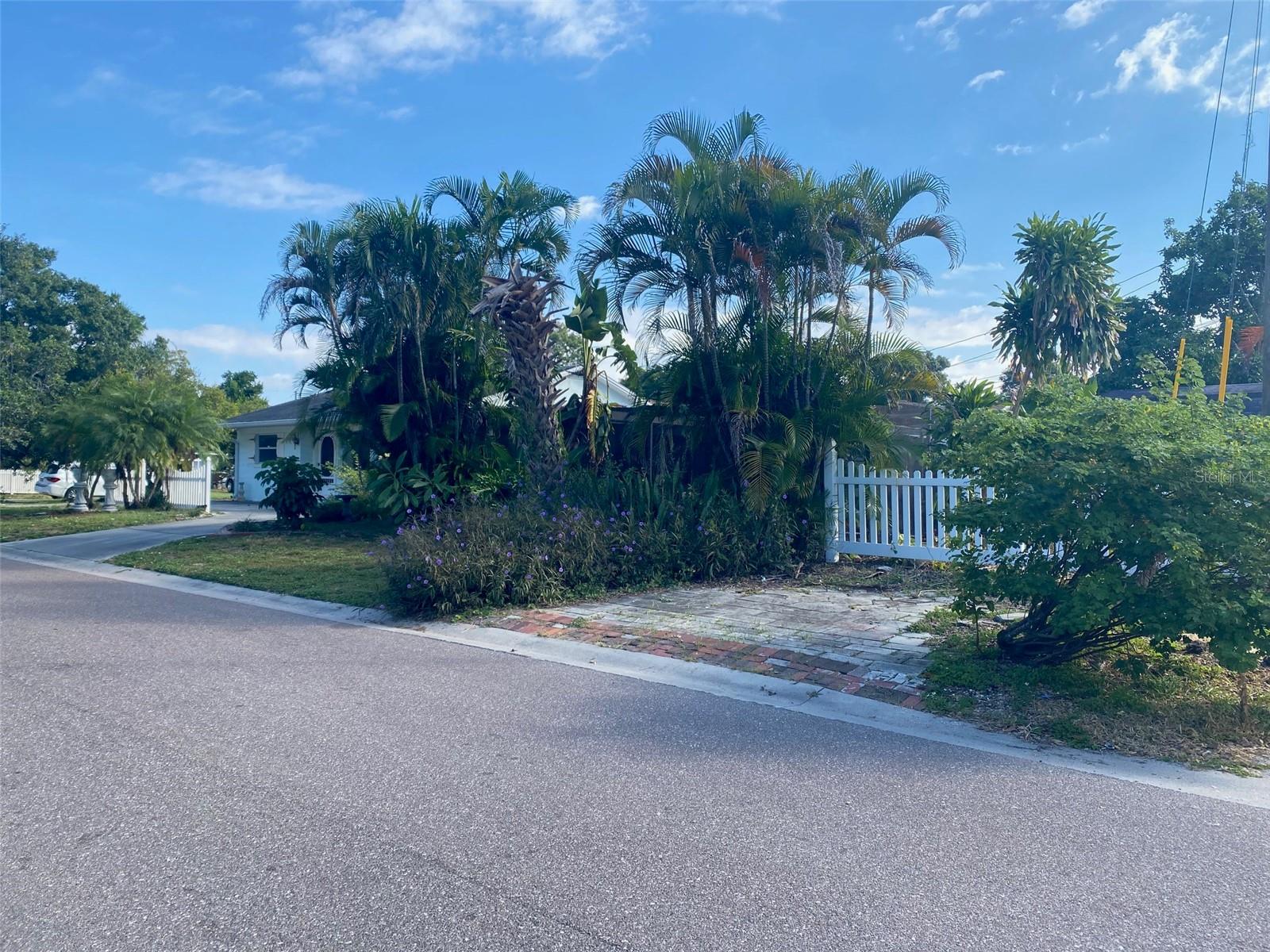 Image 4 of 46 For 695 41st Street N