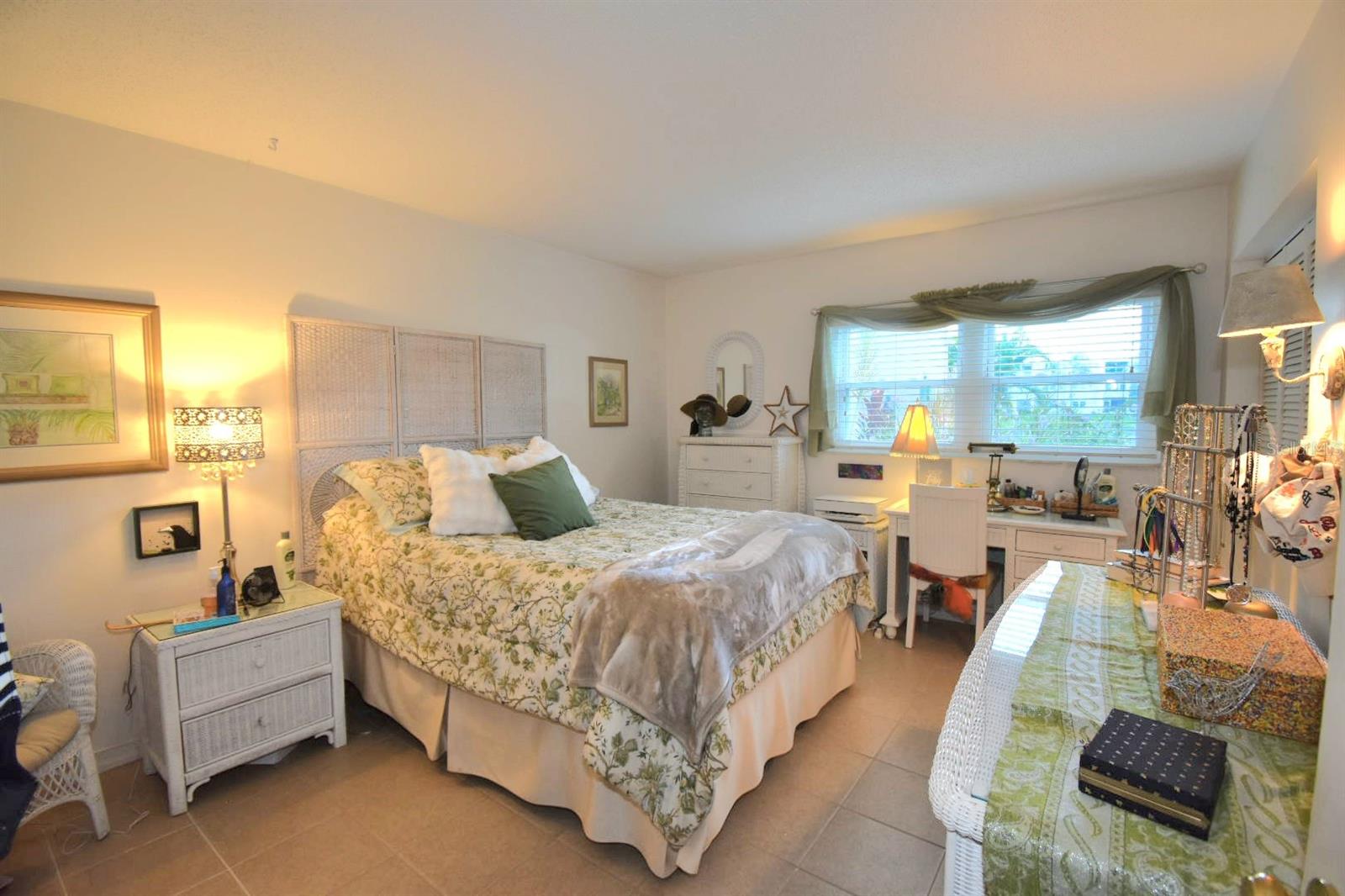 Image 16 of 30 For 948 Virginia Street 107