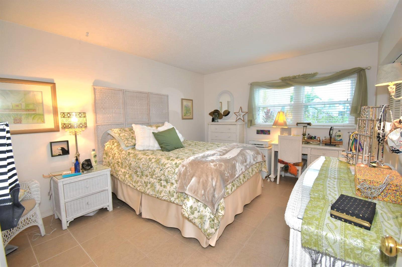 Image 17 of 30 For 948 Virginia Street 107