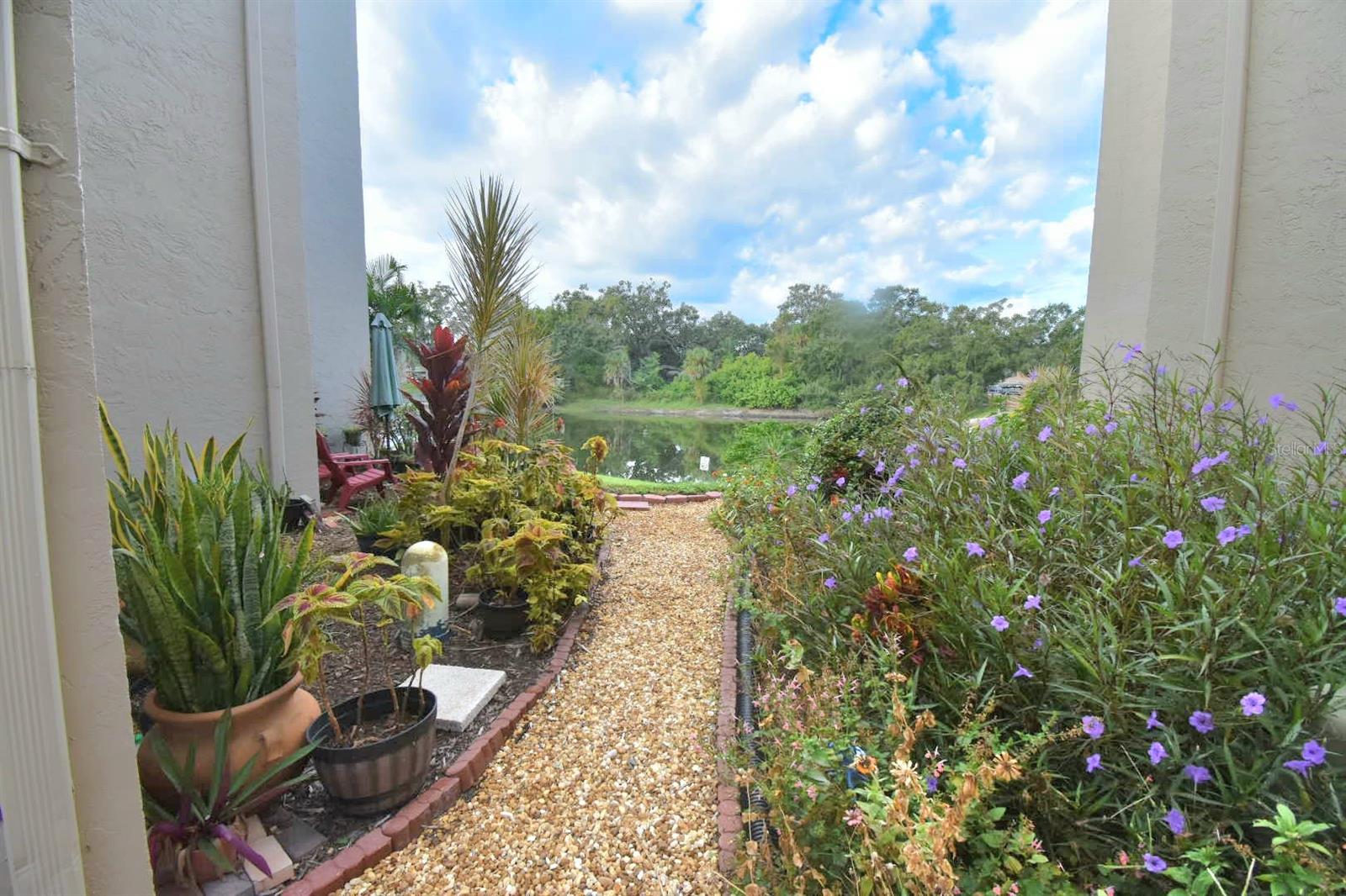 Image 23 of 30 For 948 Virginia Street 107