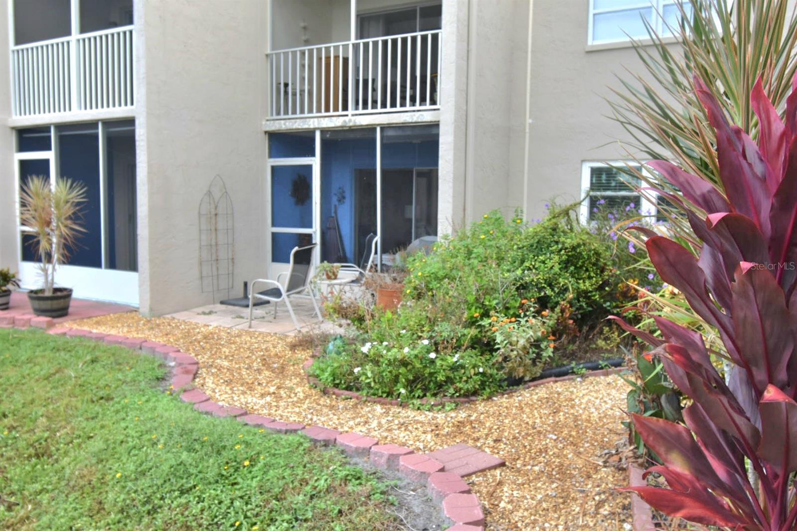 Image 25 of 30 For 948 Virginia Street 107