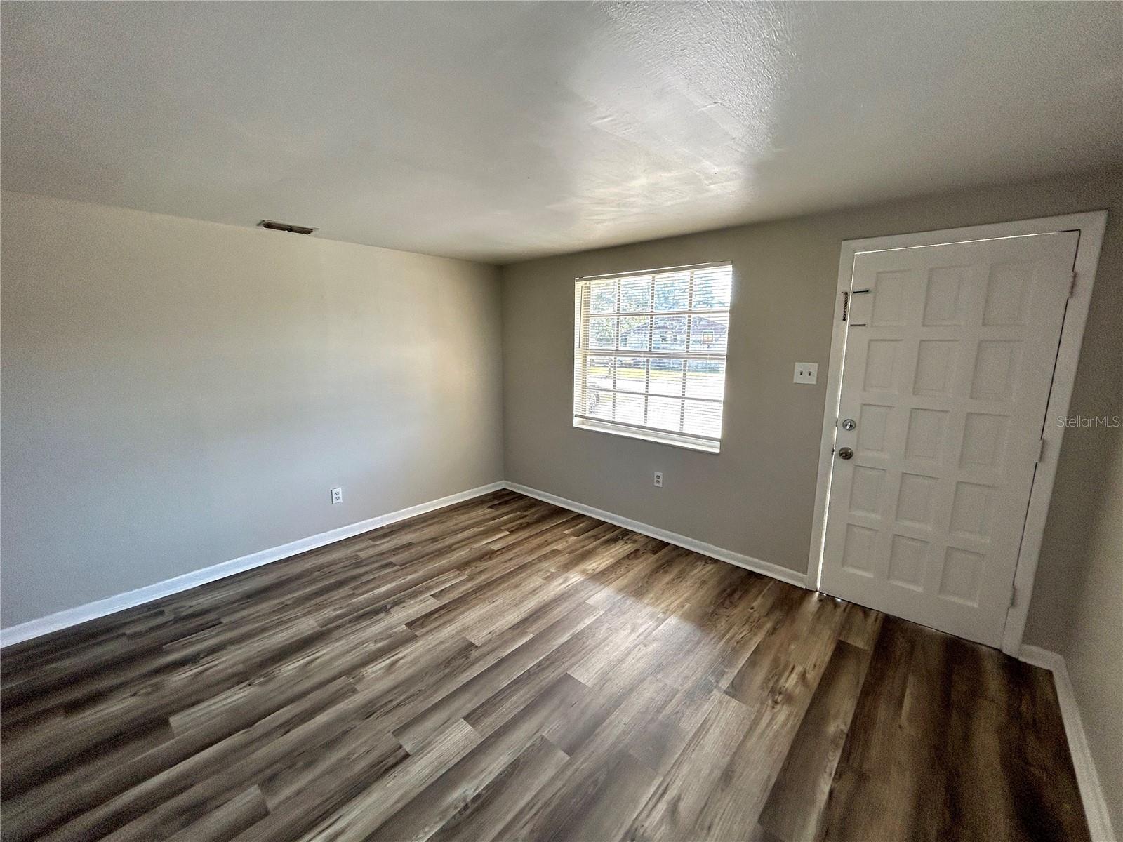 Image 11 of 13 For 1016 Seneca Avenue A