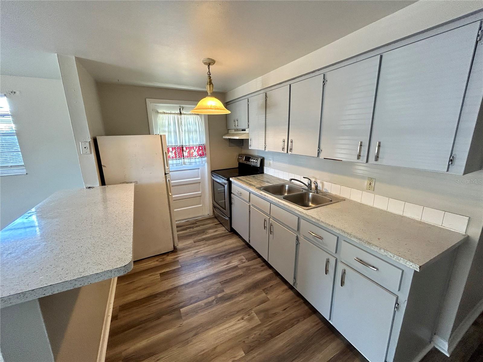 Image 2 of 13 For 1016 Seneca Avenue A