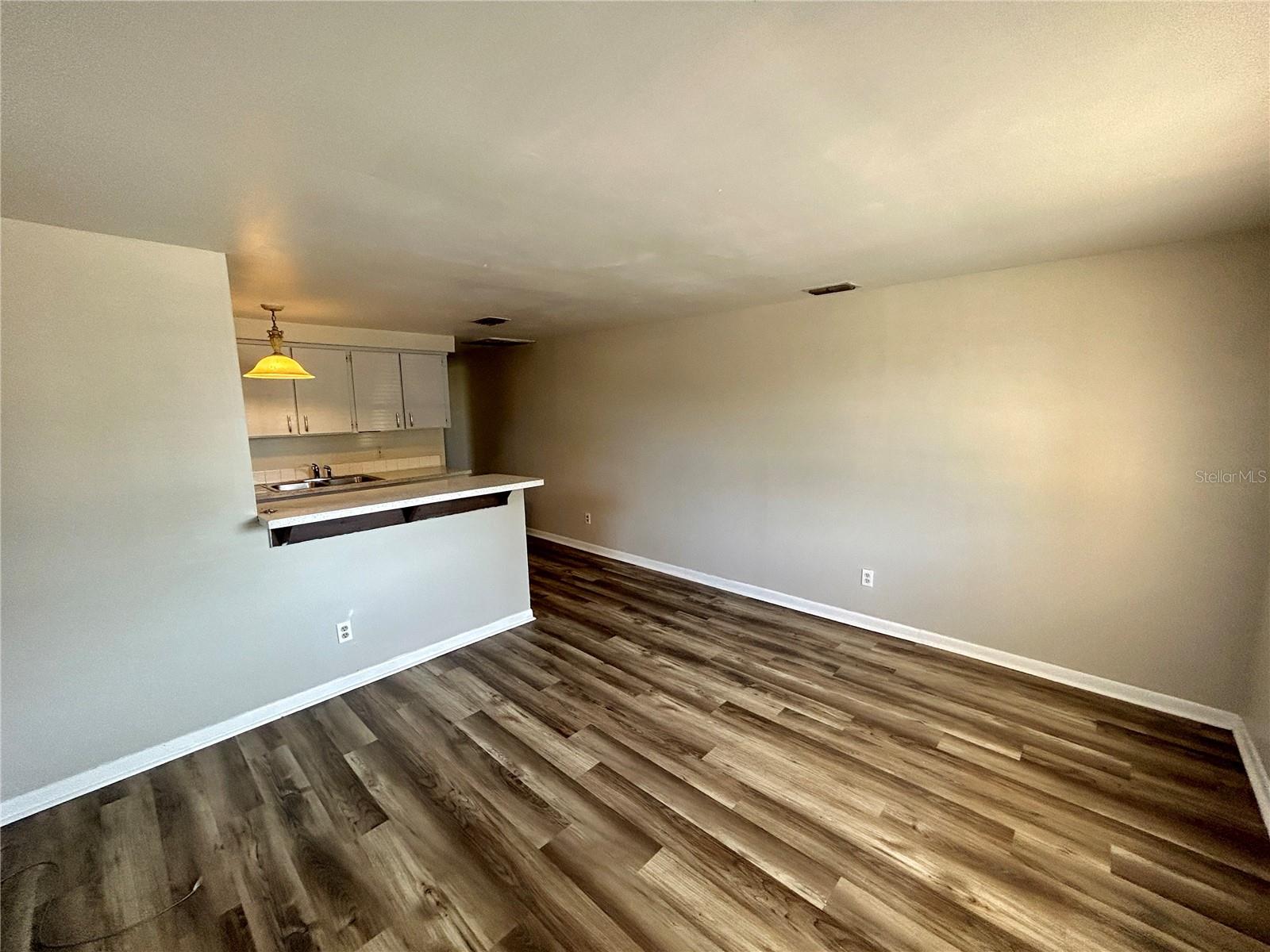 Image 5 of 13 For 1016 Seneca Avenue A