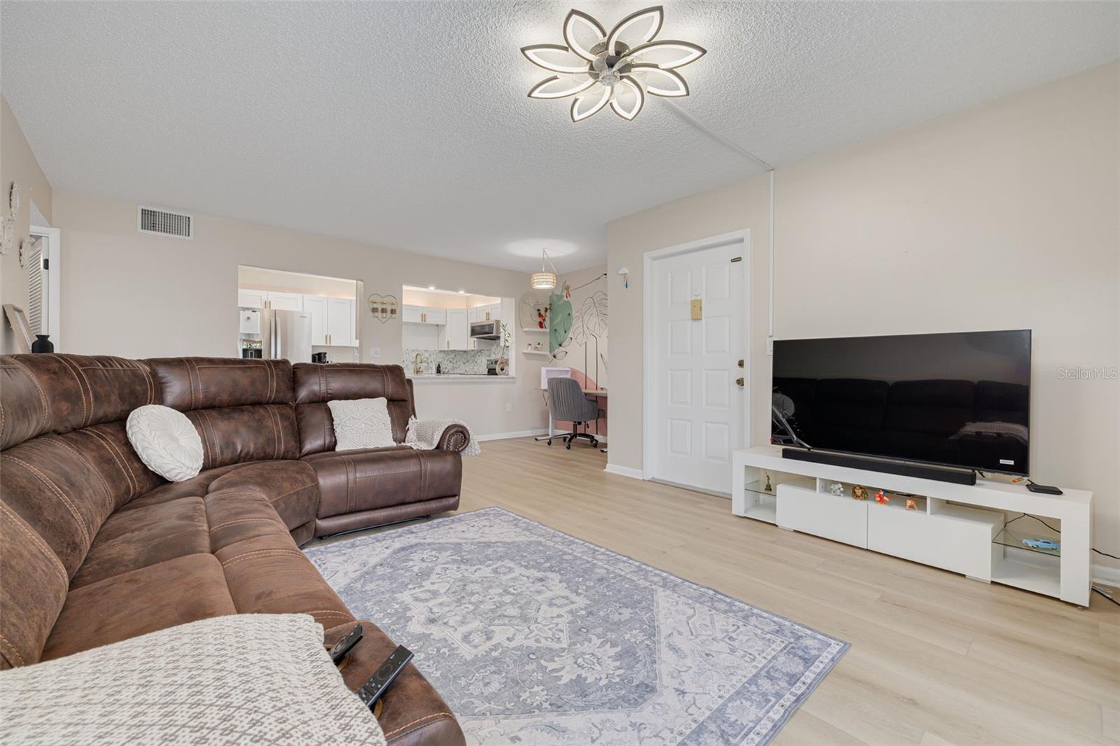 Image 10 of 31 For 1143 Pine Ridge Circle W C1