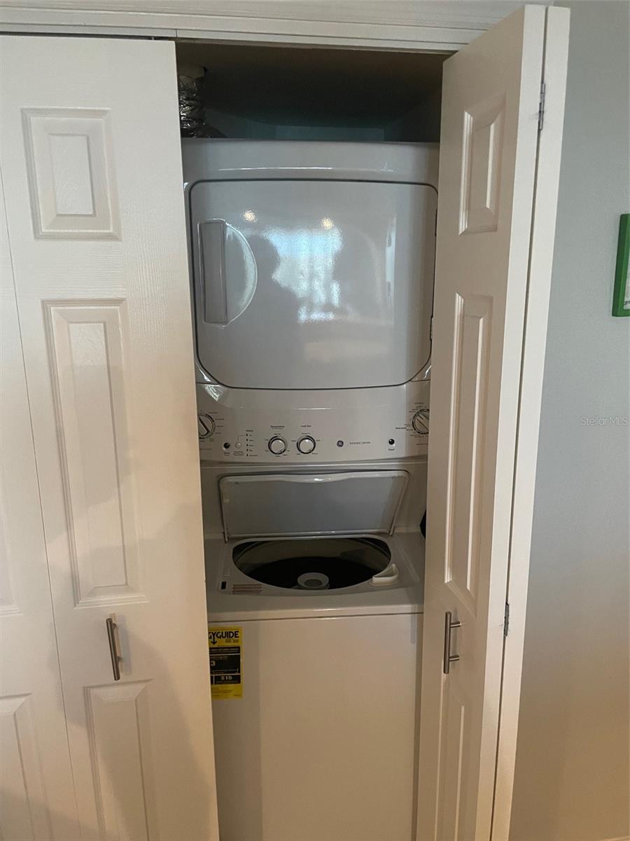 Image 16 of 27 For 690 Island Way 1112