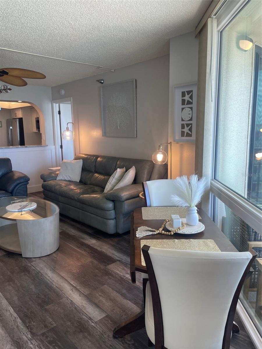 Image 17 of 27 For 690 Island Way 1112