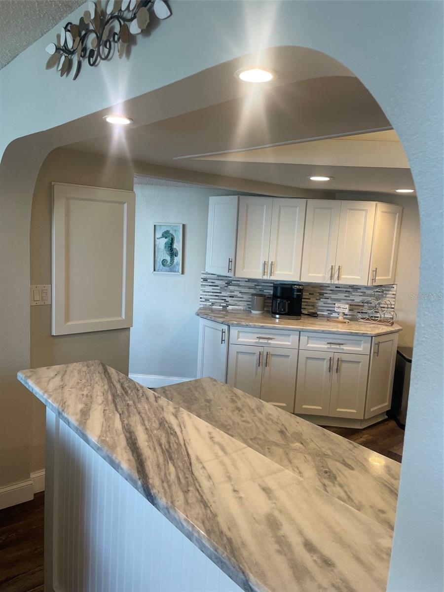 Image 8 of 27 For 690 Island Way 1112