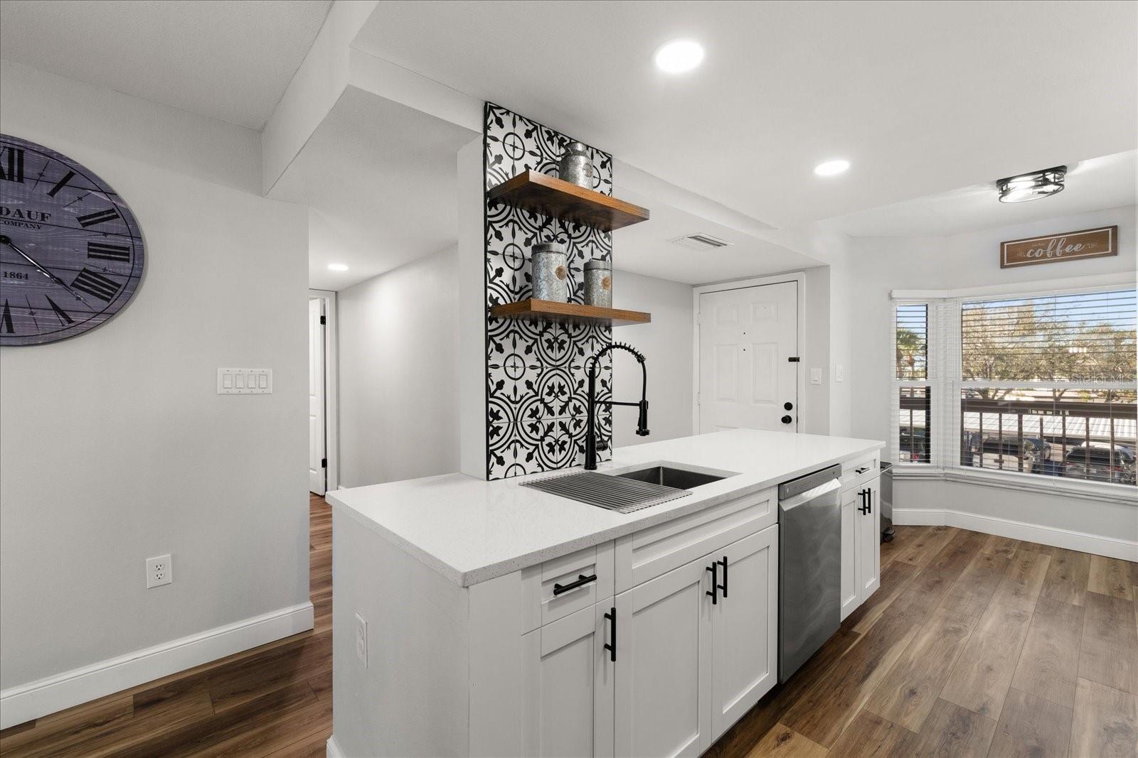 Image 11 of 36 For 1324 Pasadena Avenue S 204