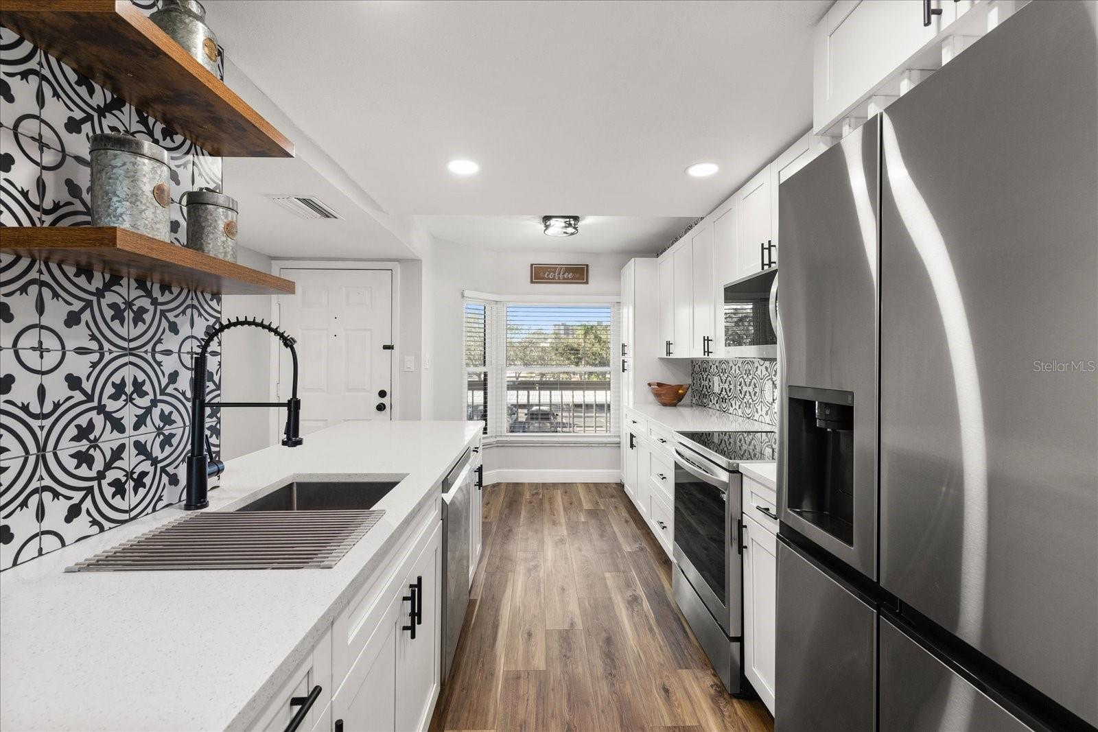 Image 13 of 36 For 1324 Pasadena Avenue S 204