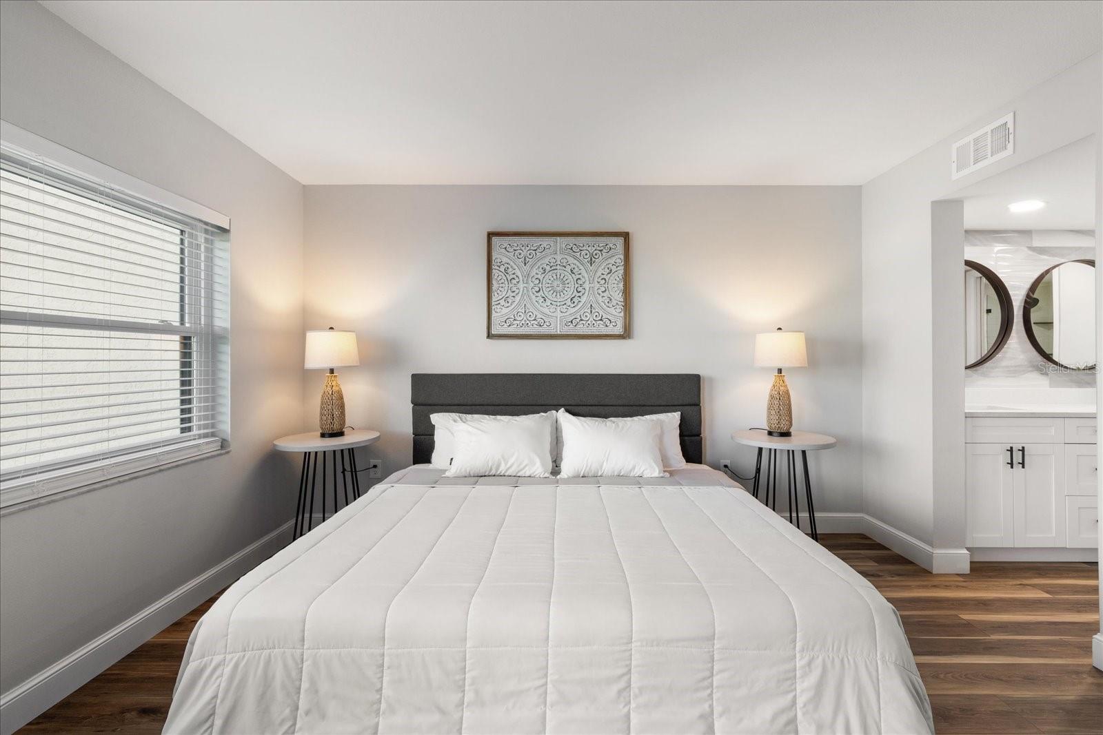 Image 26 of 36 For 1324 Pasadena Avenue S 204