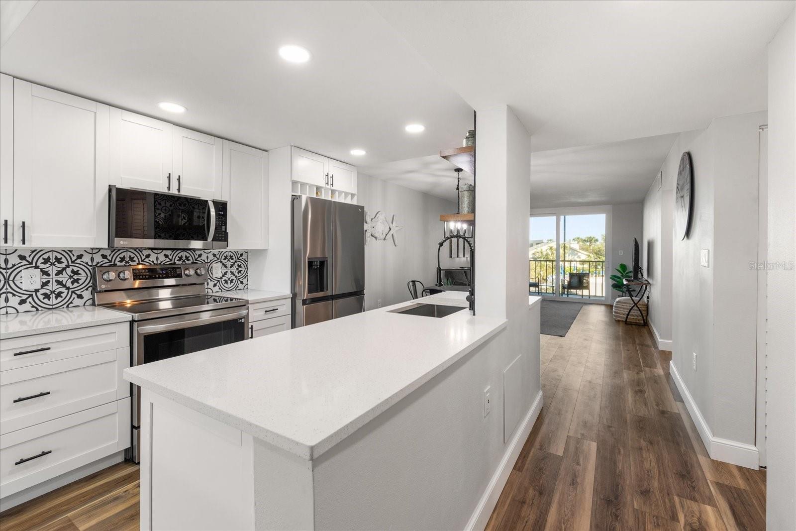 Image 6 of 36 For 1324 Pasadena Avenue S 204