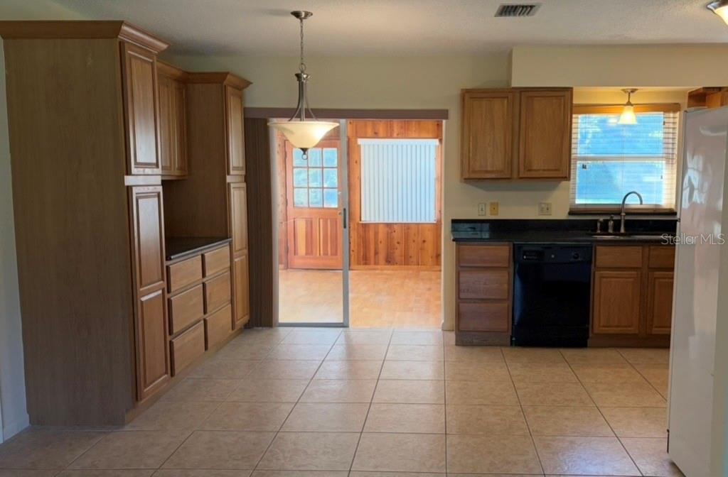 Image 11 of 52 For 10690 100th Lane