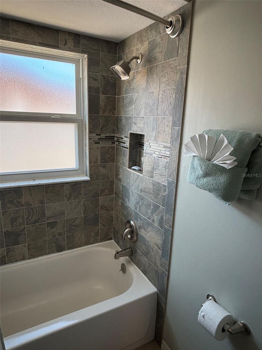 Image 15 of 39 For 6527 40th Avenue N