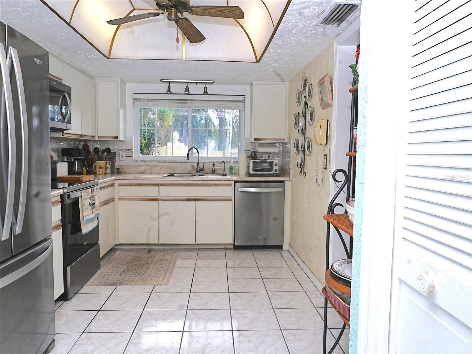 Image 11 of 34 For 305 Gulf Blvd