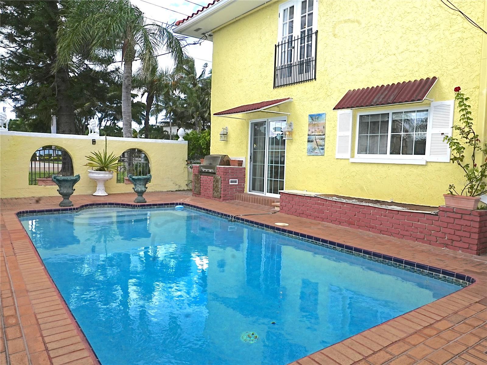 Image 2 of 34 For 305 Gulf Blvd