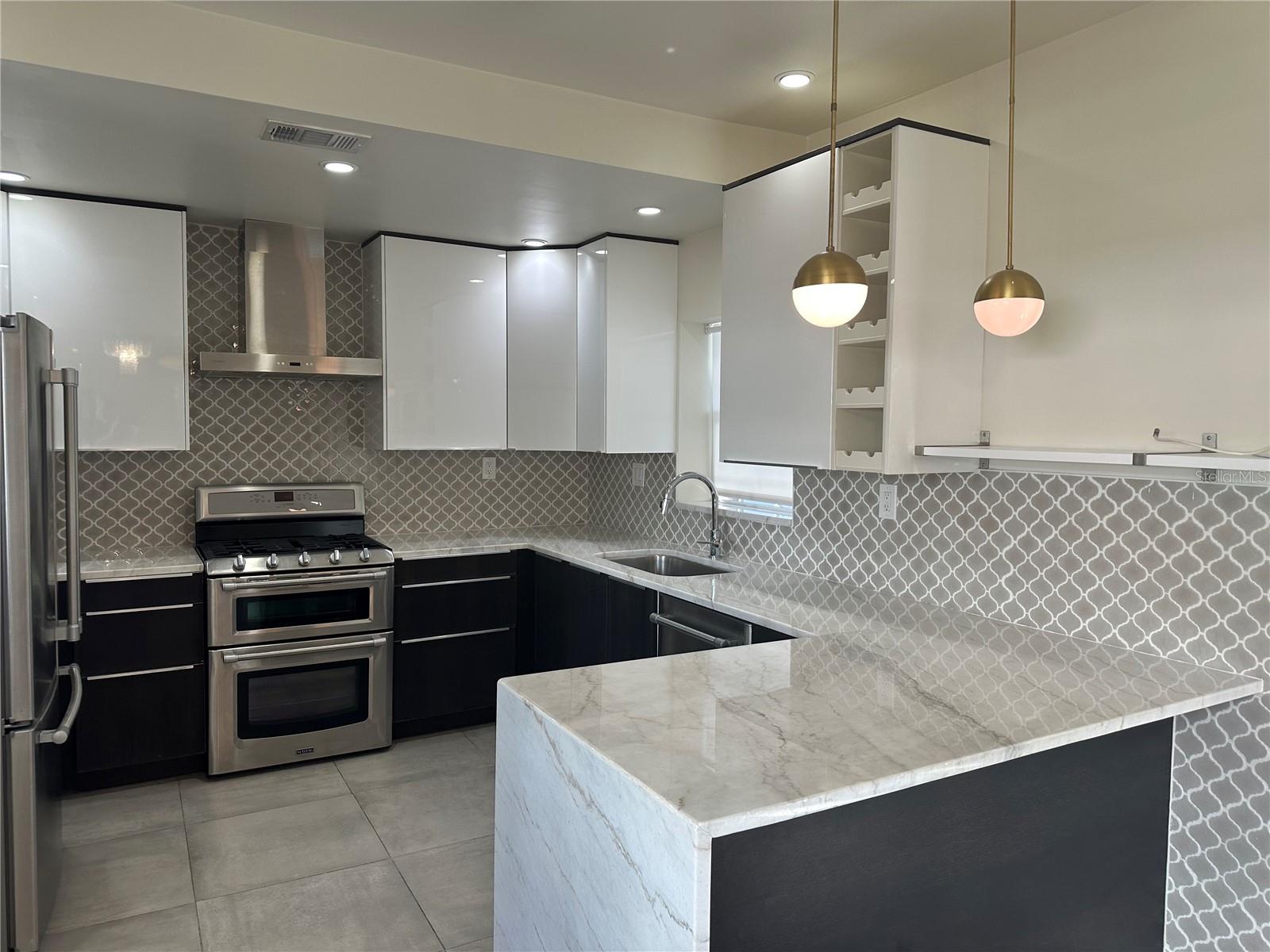 Image 4 of 22 For 411 Albany Avenue 2