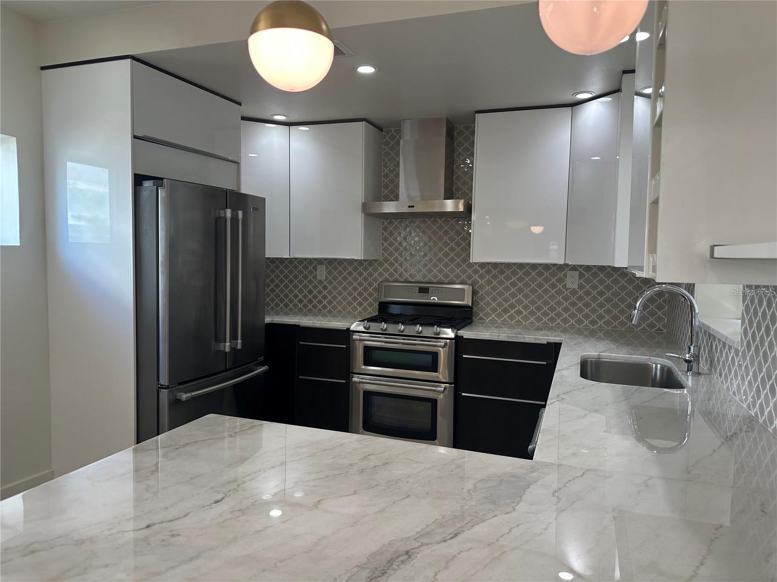 Image 6 of 22 For 411 Albany Avenue 2