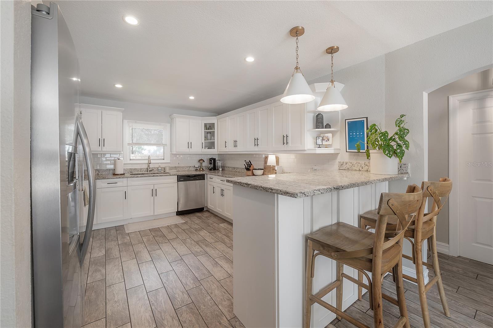 Image 11 of 43 For 904 Knollwood Street