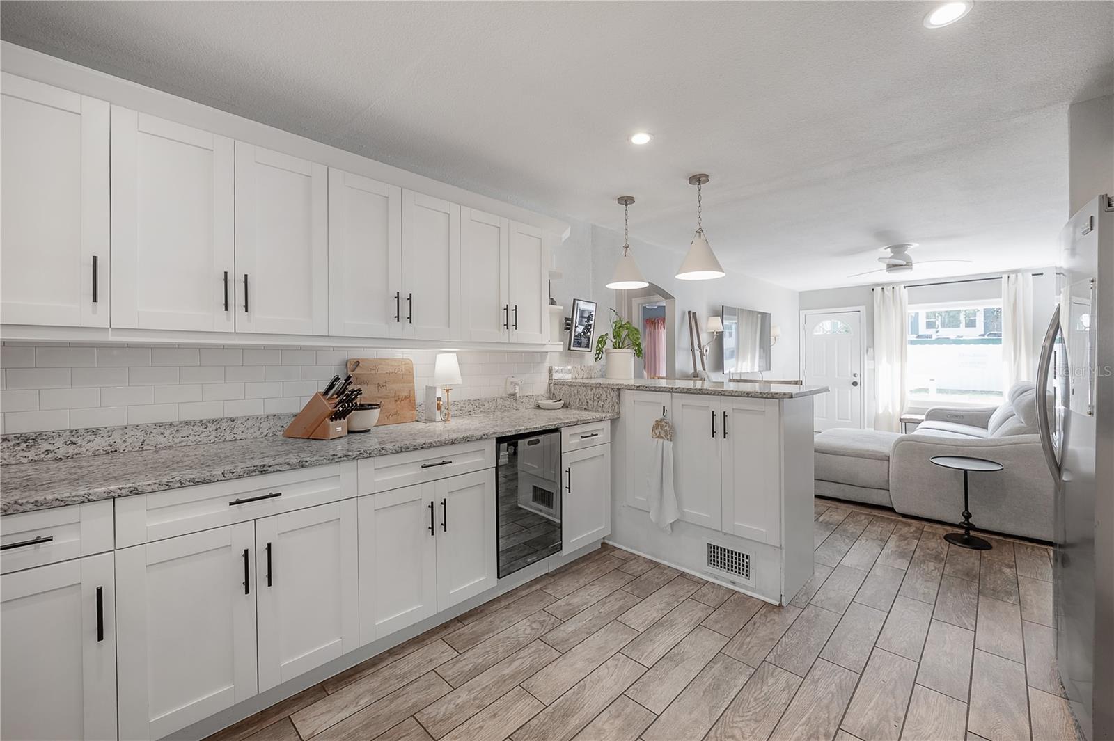 Image 12 of 43 For 904 Knollwood Street