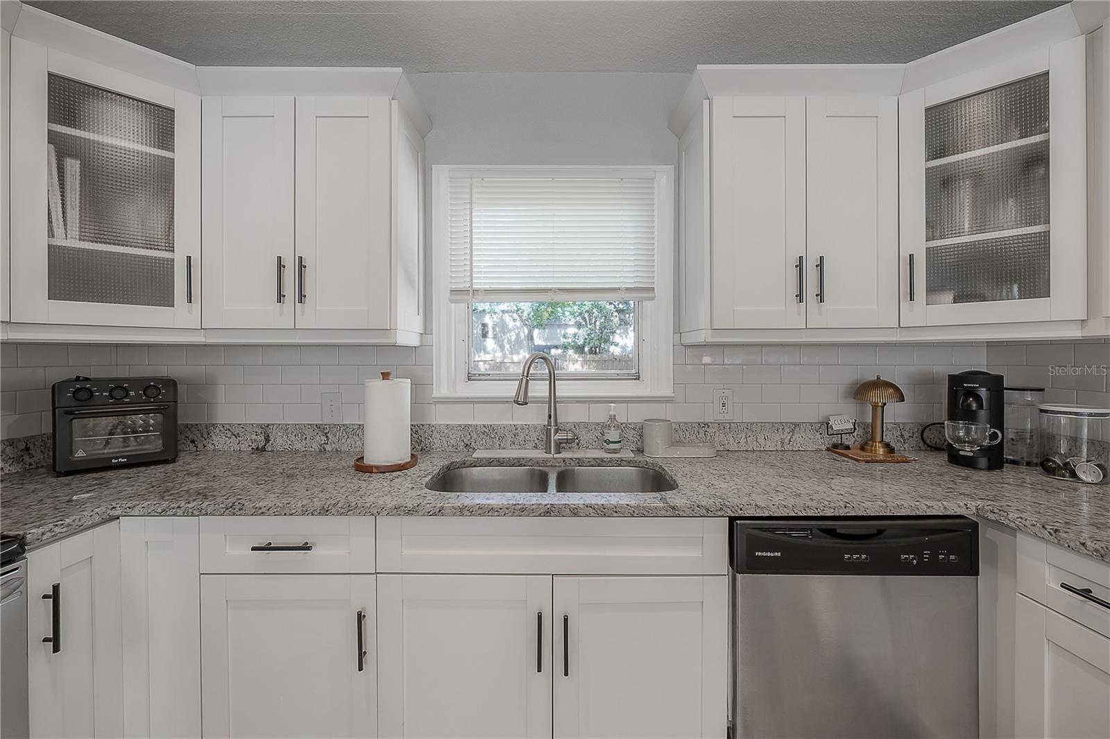 Image 13 of 43 For 904 Knollwood Street