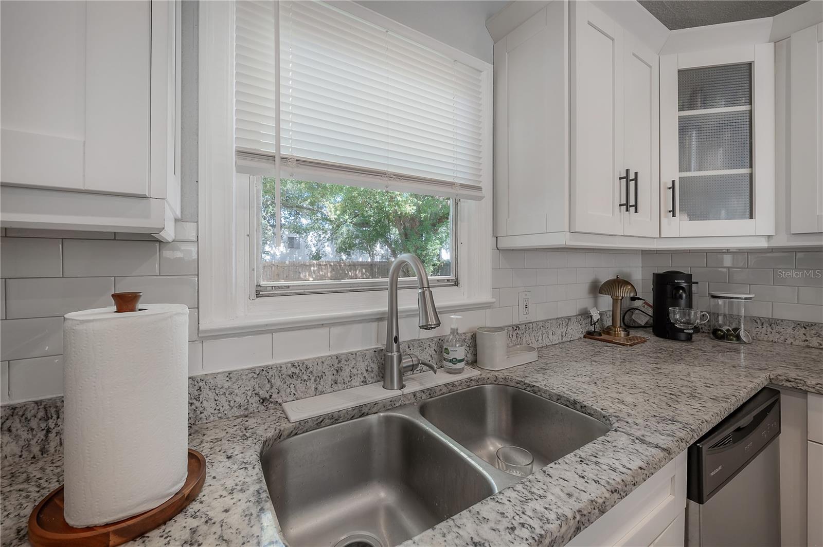 Image 15 of 43 For 904 Knollwood Street