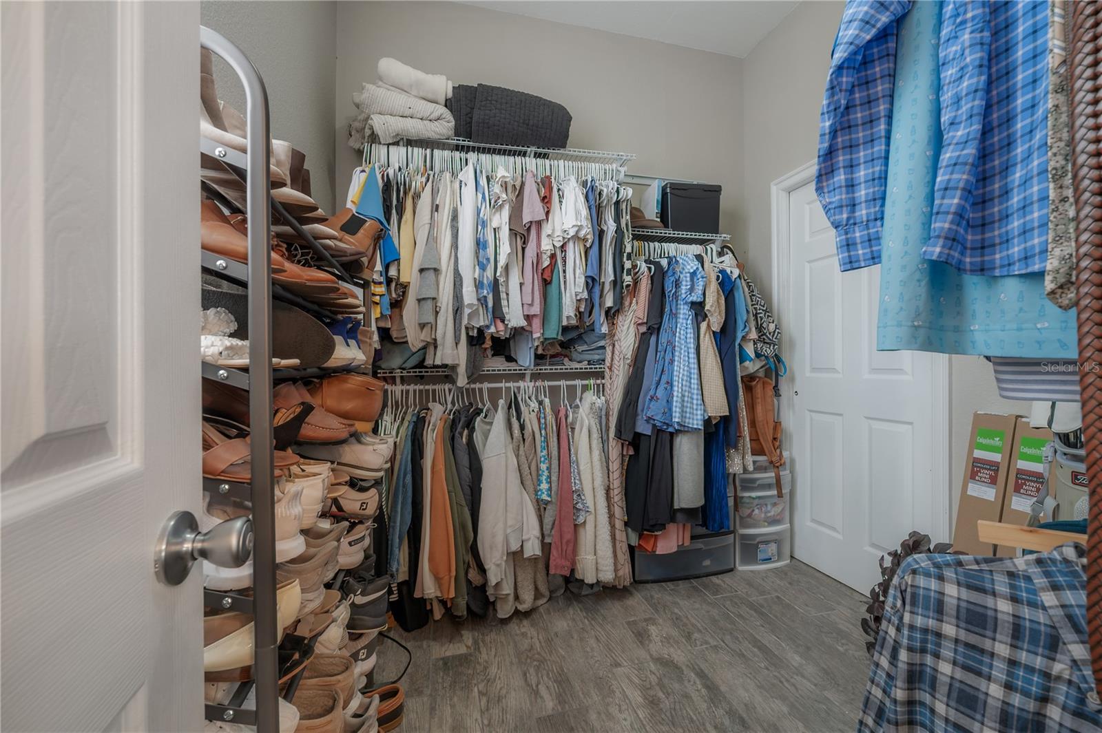 Image 18 of 43 For 904 Knollwood Street