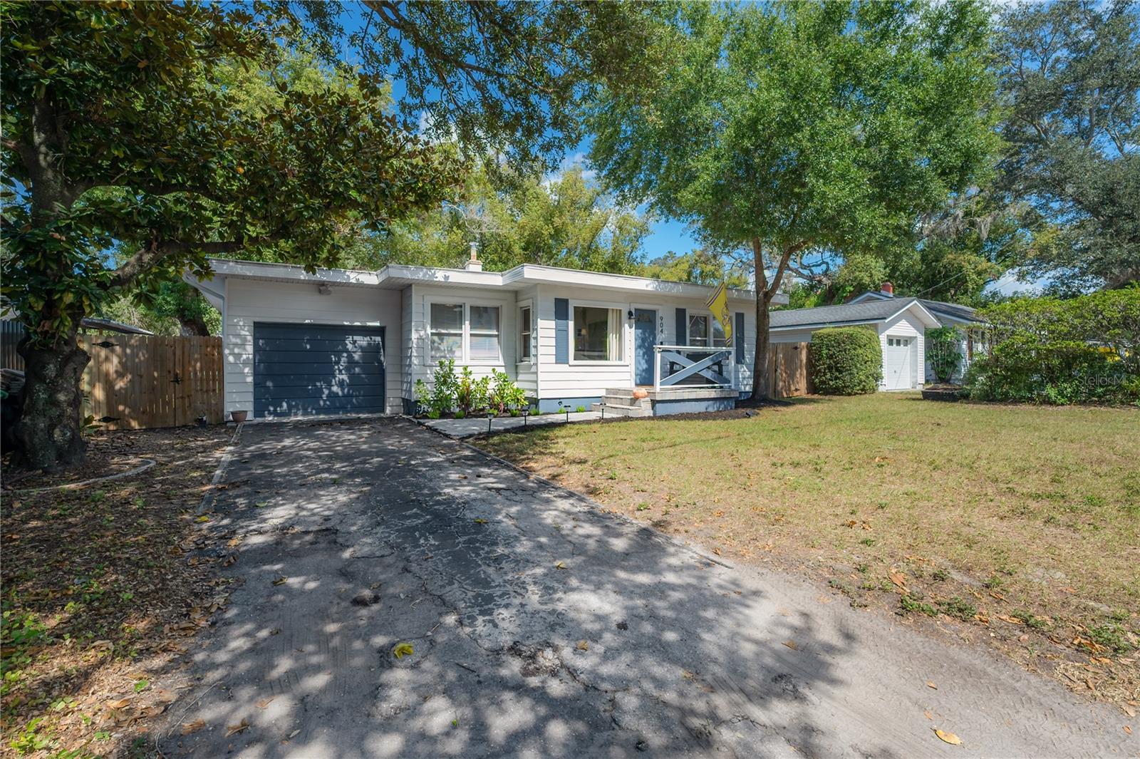 Image 2 of 43 For 904 Knollwood Street