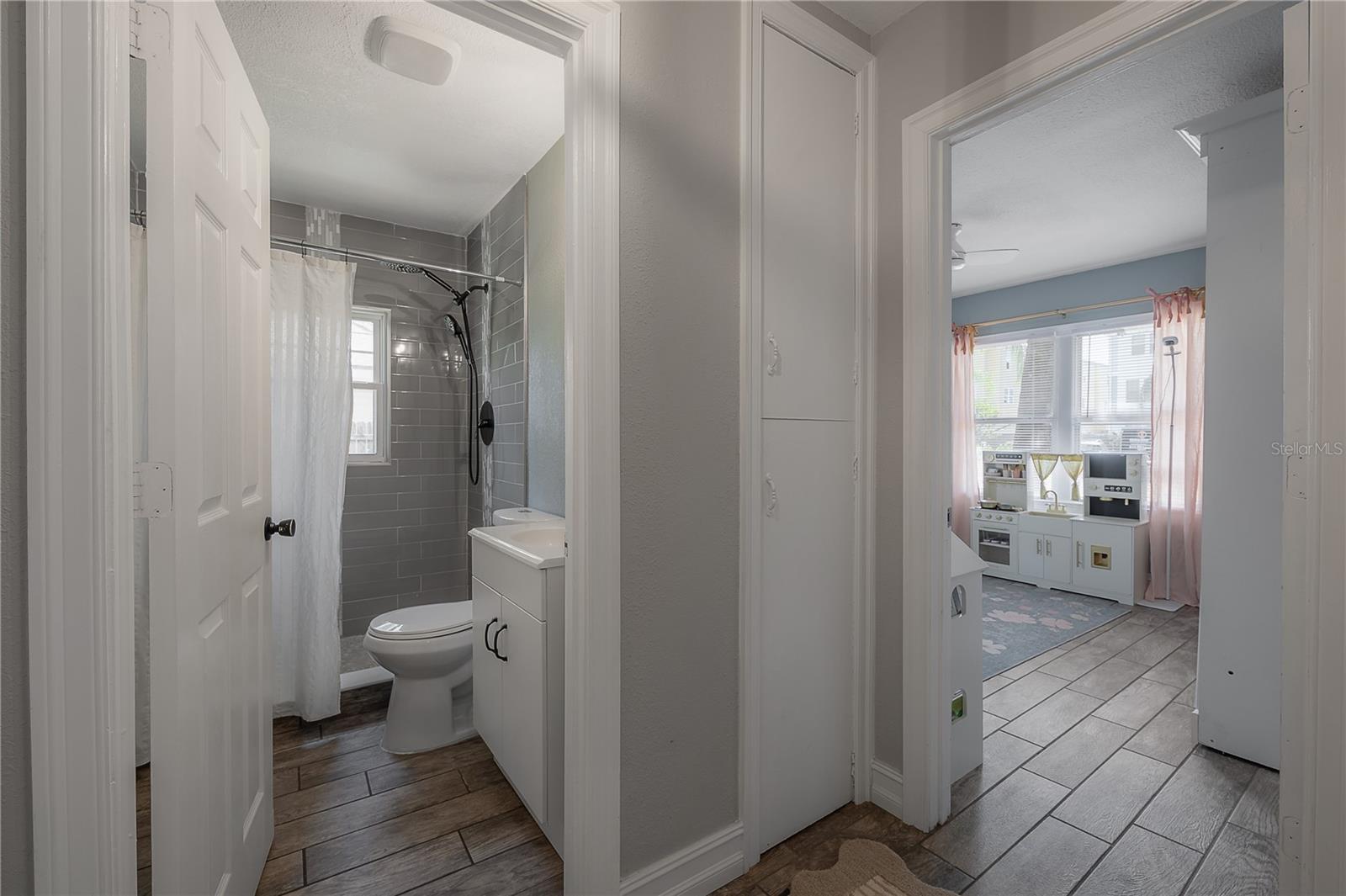 Image 25 of 43 For 904 Knollwood Street