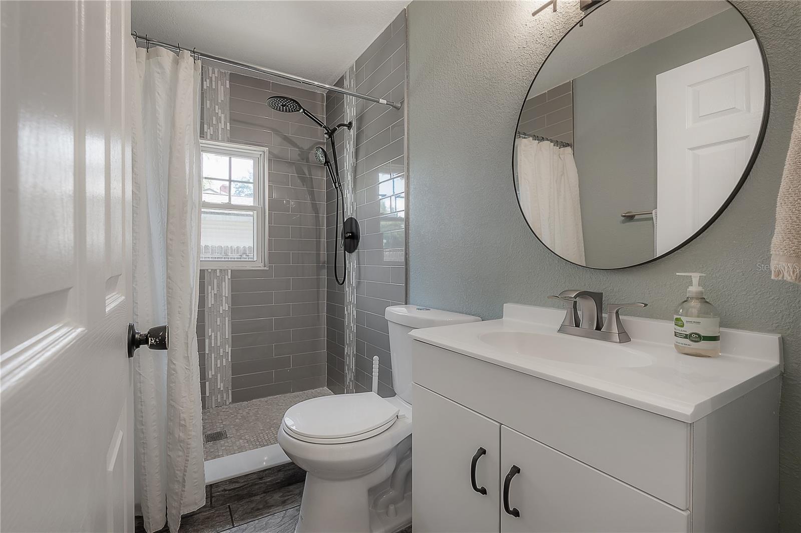 Image 26 of 43 For 904 Knollwood Street