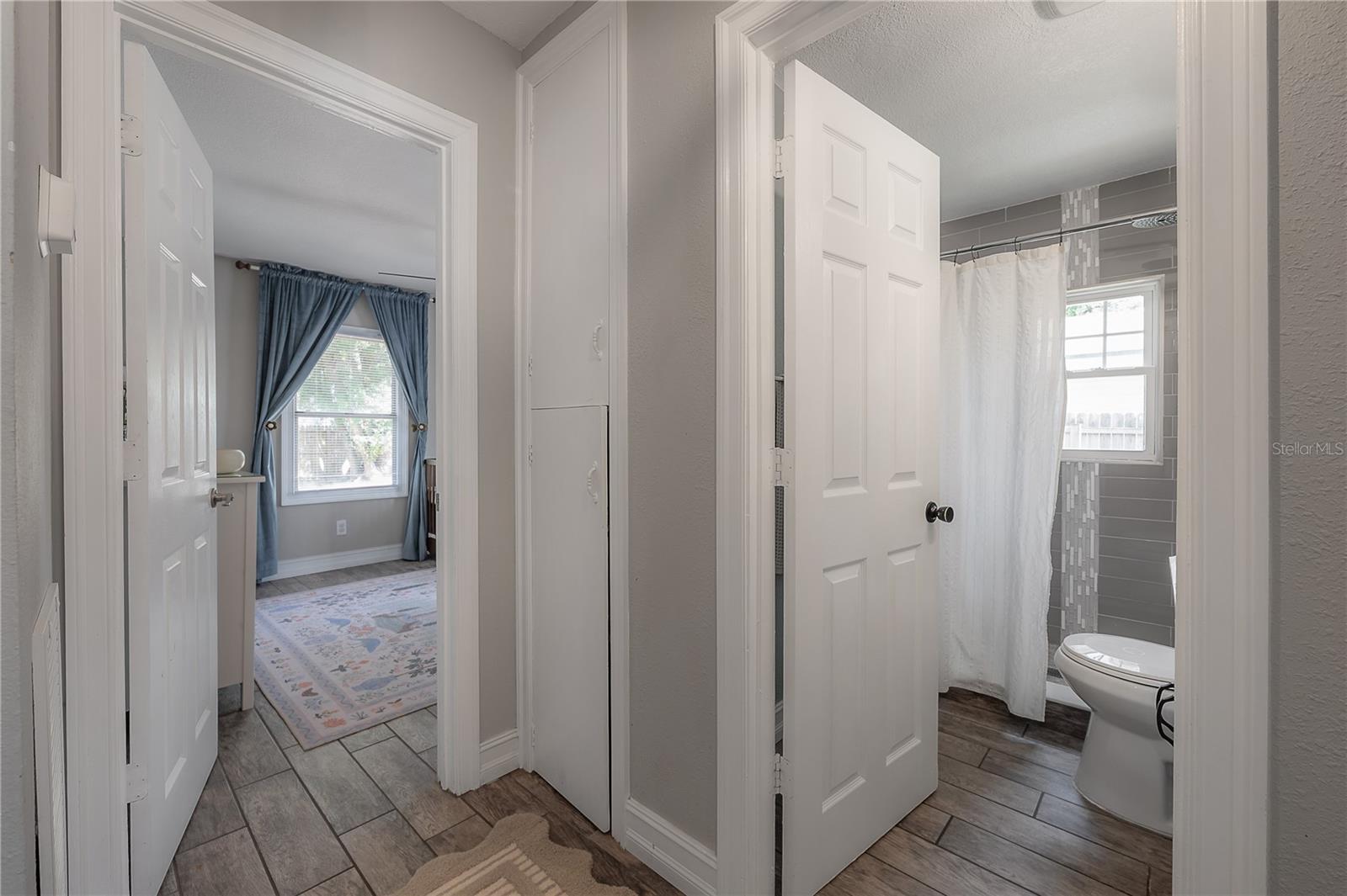 Image 28 of 43 For 904 Knollwood Street