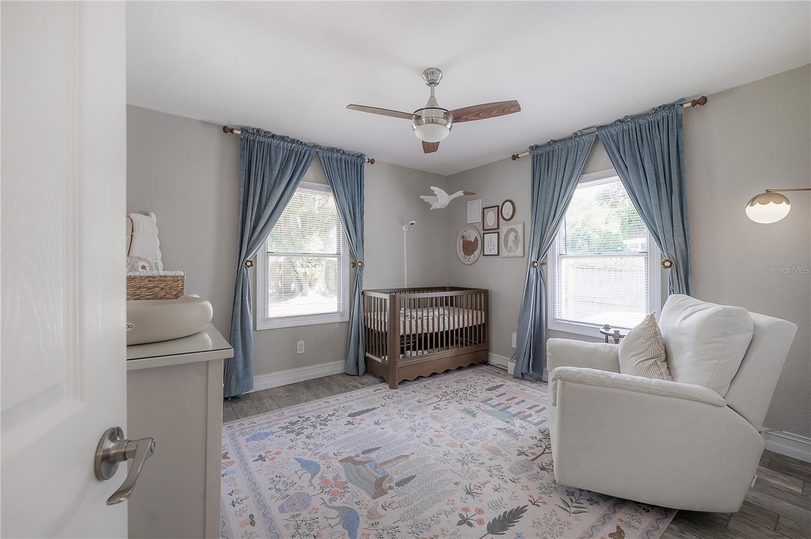 Image 29 of 43 For 904 Knollwood Street