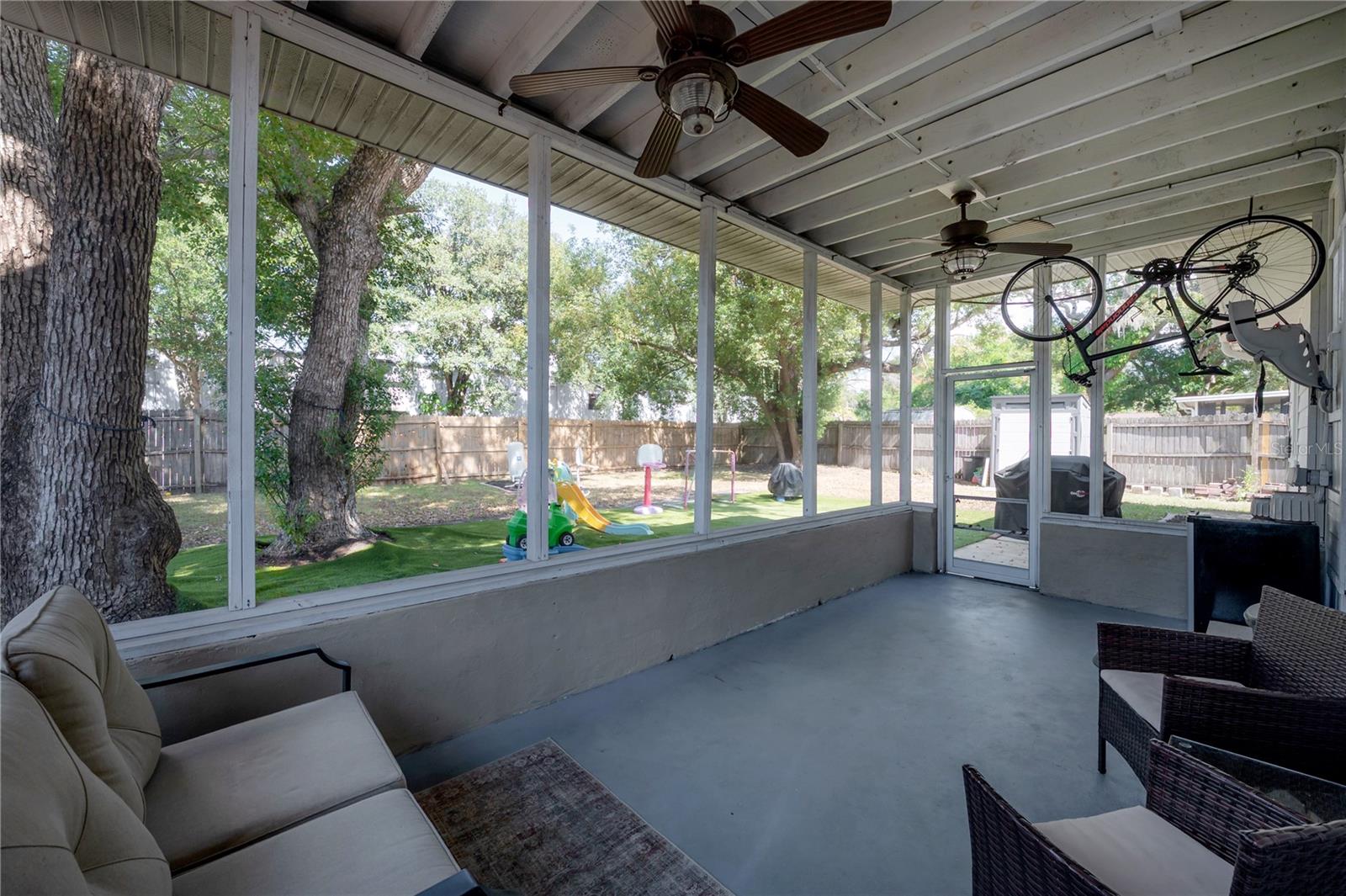 Image 35 of 43 For 904 Knollwood Street