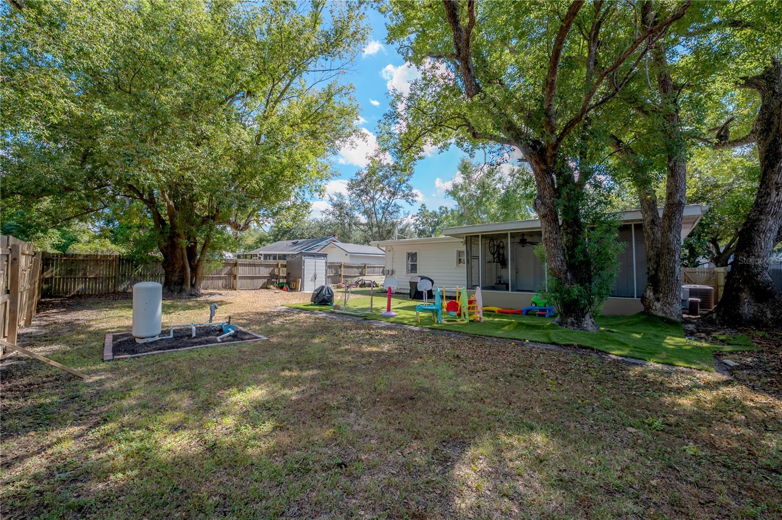 Image 37 of 43 For 904 Knollwood Street