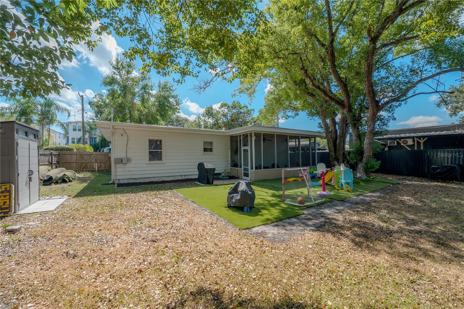 Image 39 of 43 For 904 Knollwood Street