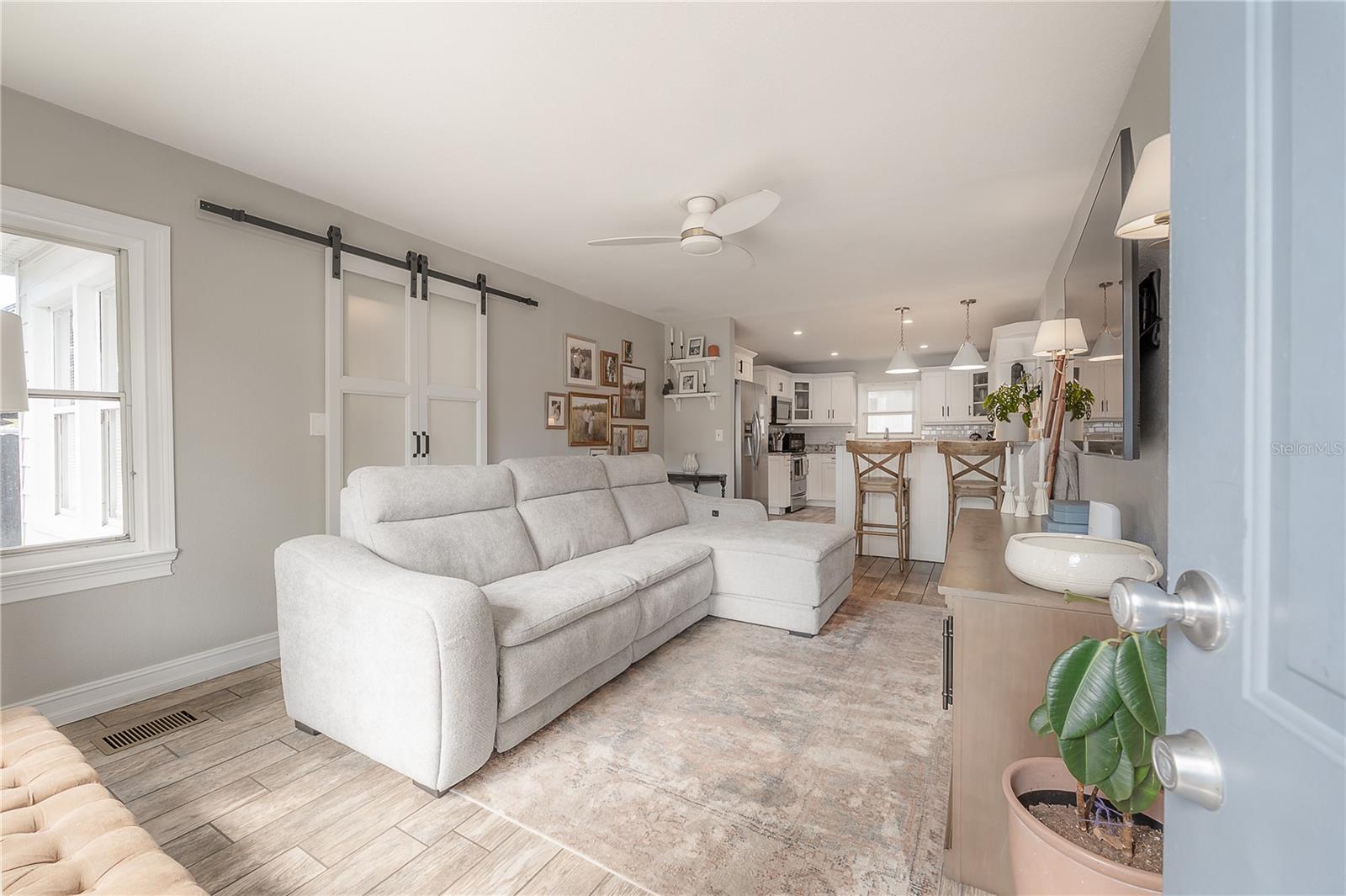 Image 6 of 43 For 904 Knollwood Street