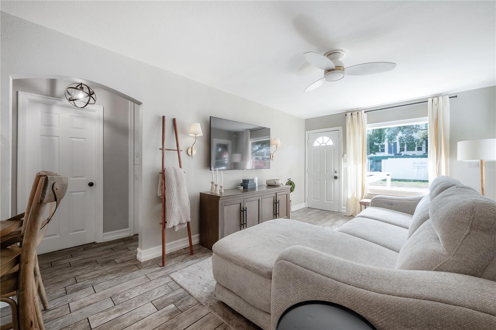 Image 8 of 43 For 904 Knollwood Street