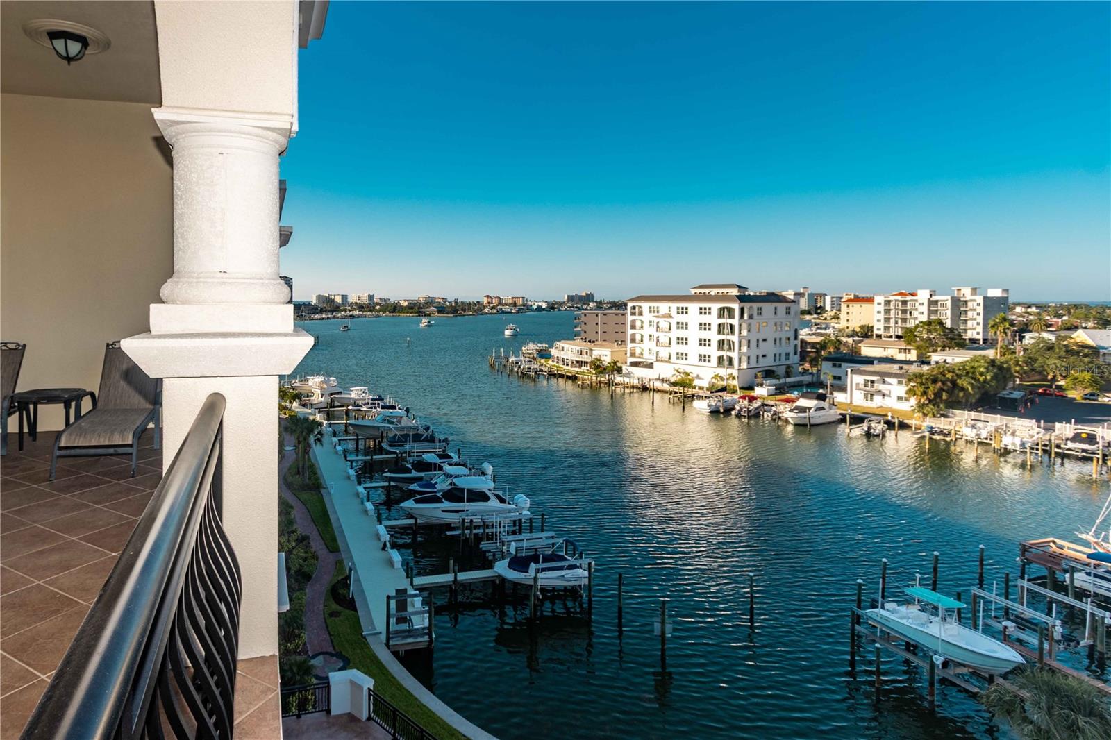 Image 31 of 50 For 202 Windward Passage 603