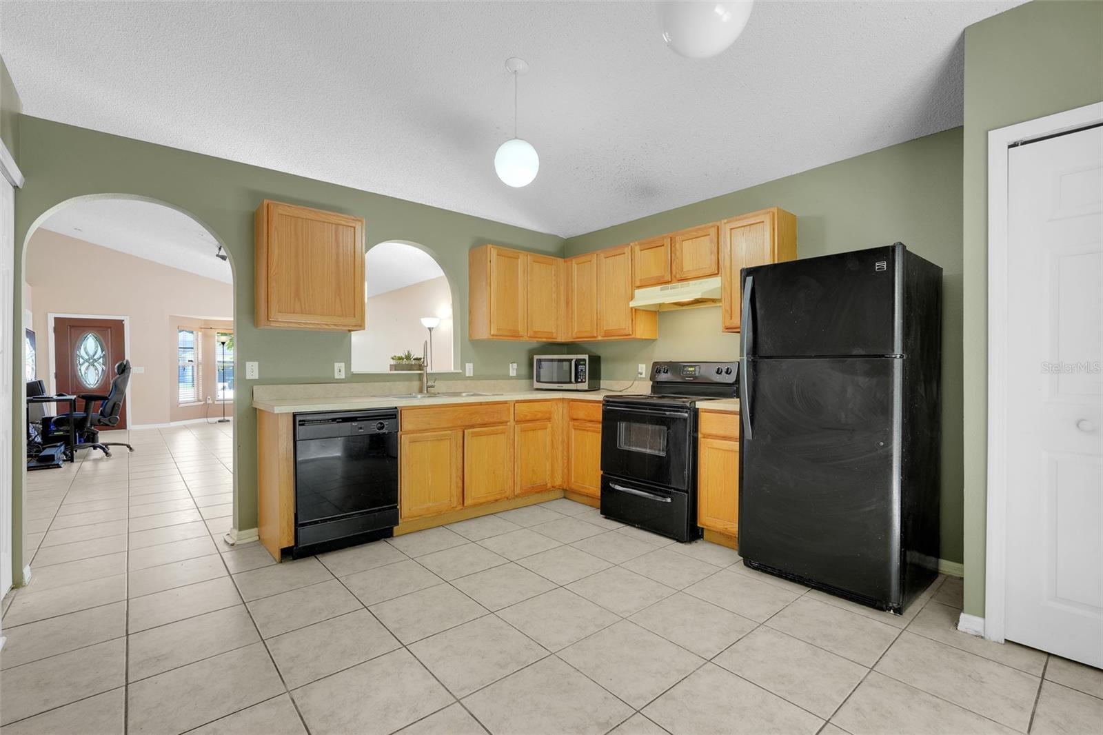 Image 14 of 31 For 777 Penlon Court