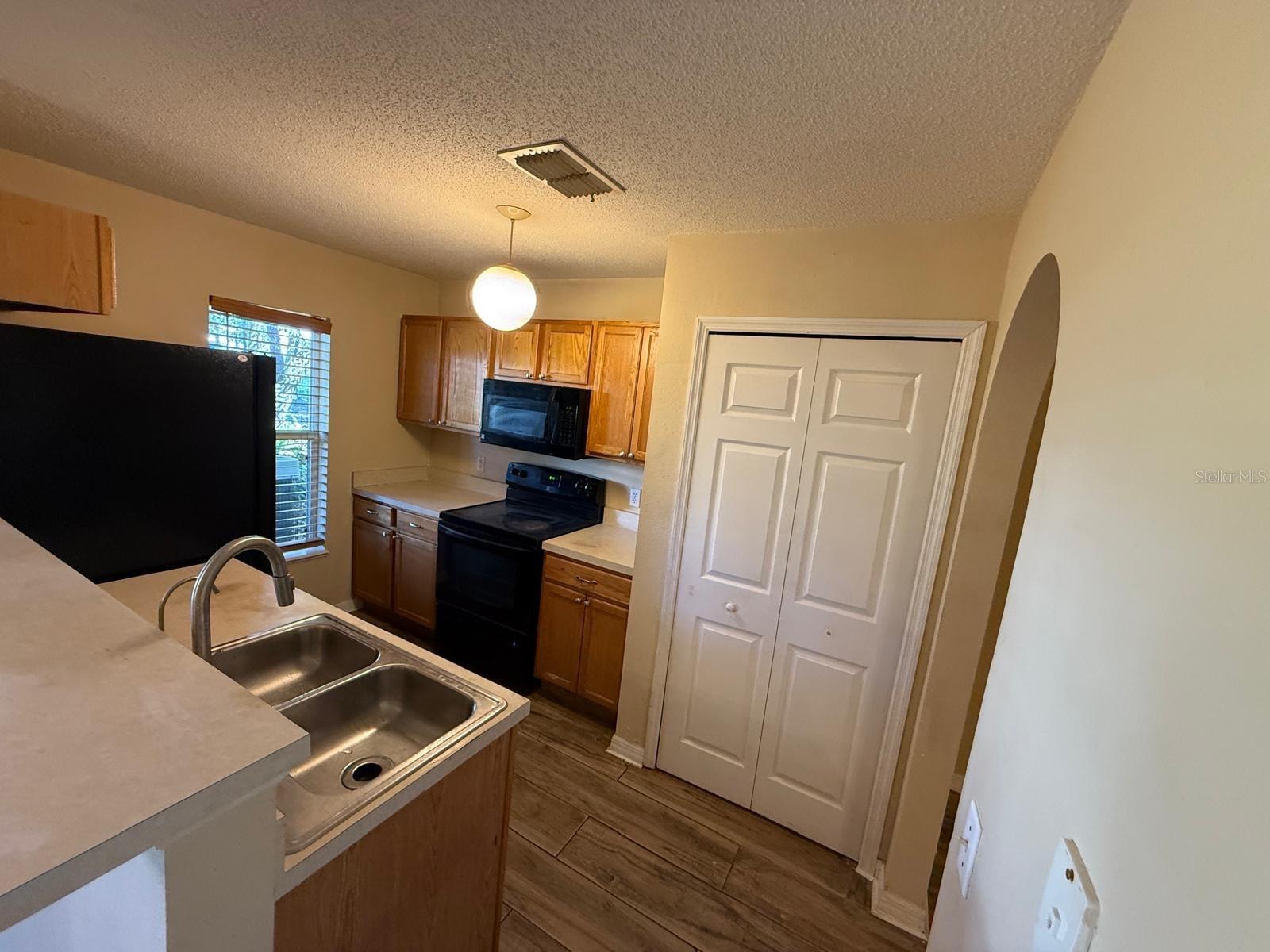 Image 10 of 22 For 4652 Ashburn Square Drive