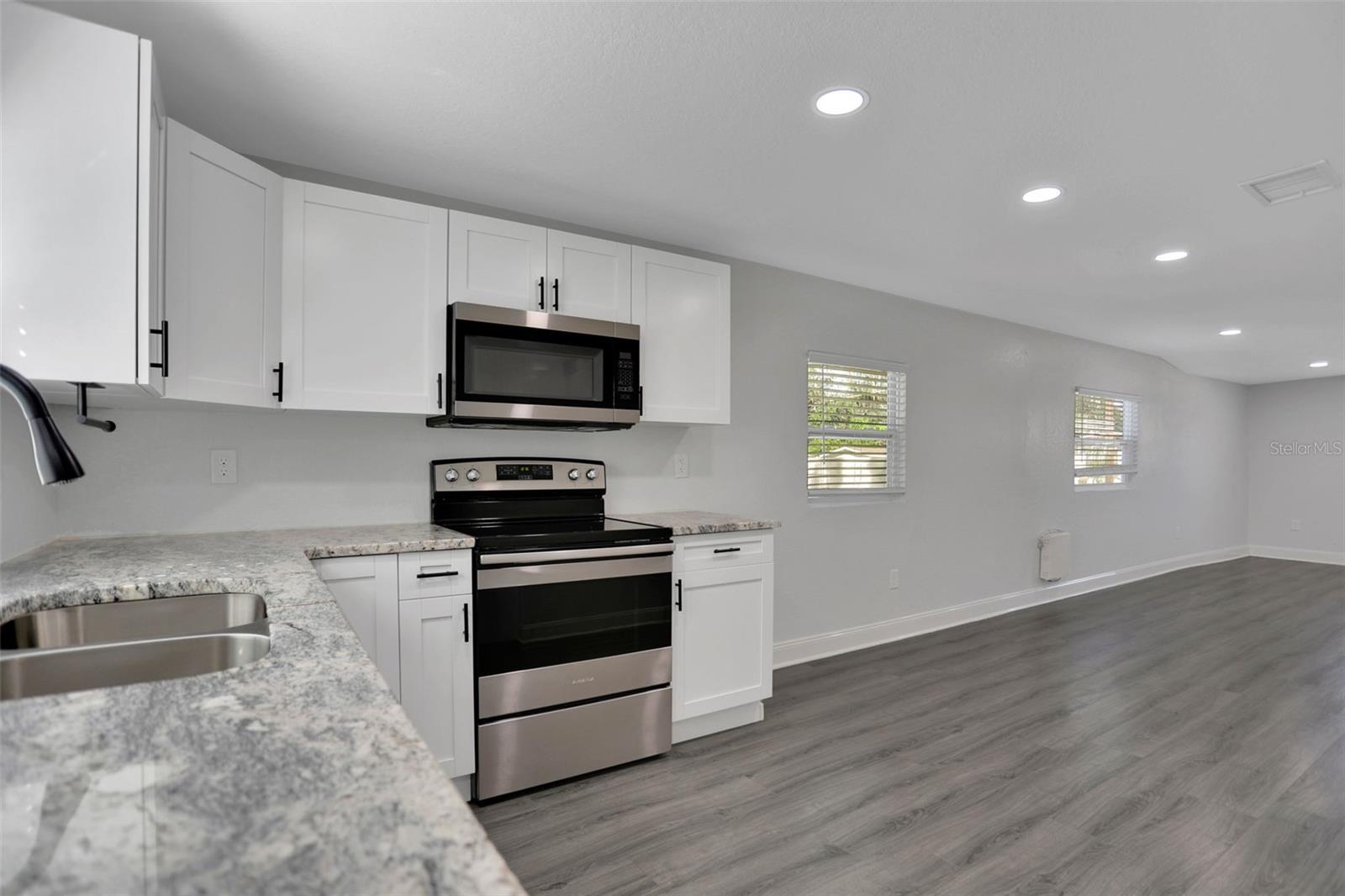 Image 9 of 29 For 1705 Chelsea Street