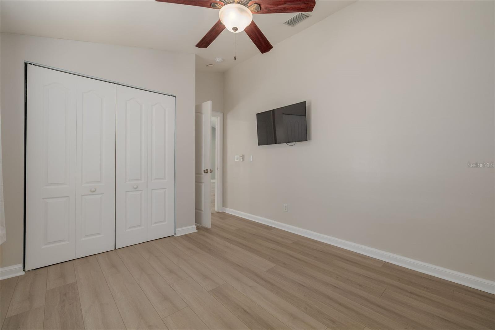 Image 17 of 33 For 941 65th Street S